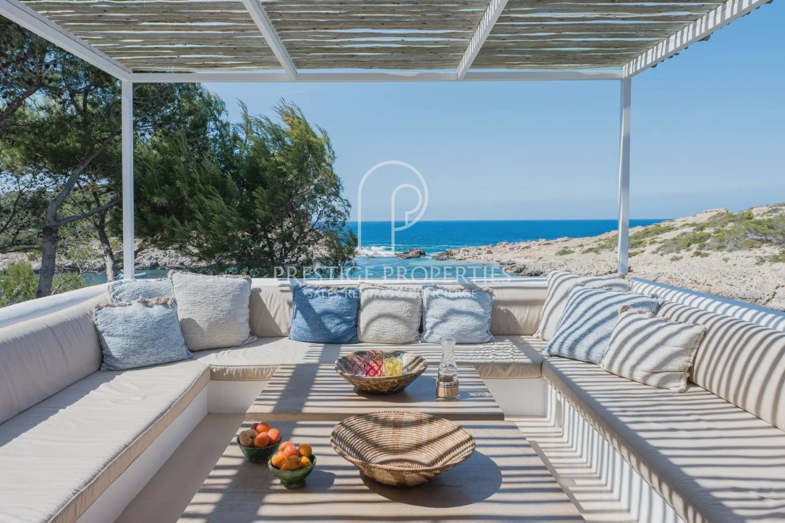4 slaapkamer Villa te koop in Sant Joan de Labritja met garage - € 6.900.000 (Ref: 9921582)