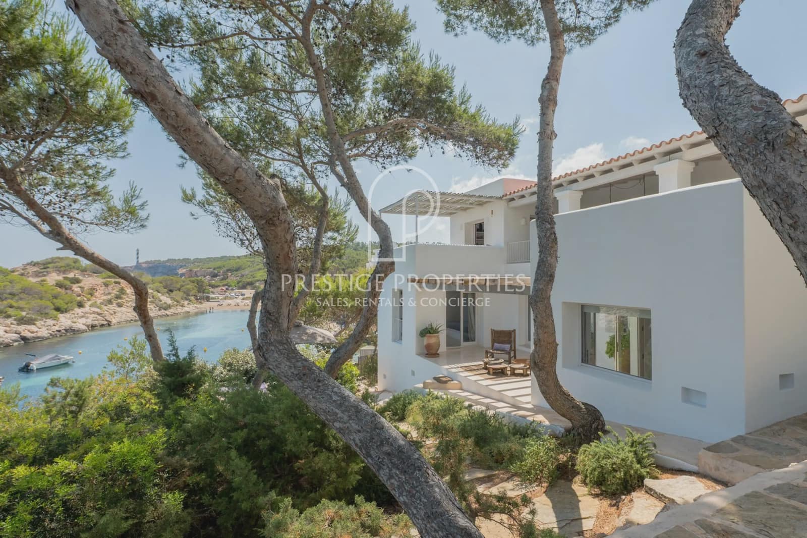 4 slaapkamer Villa te koop in Sant Joan de Labritja met garage - € 6.900.000 (Ref: 9921582)