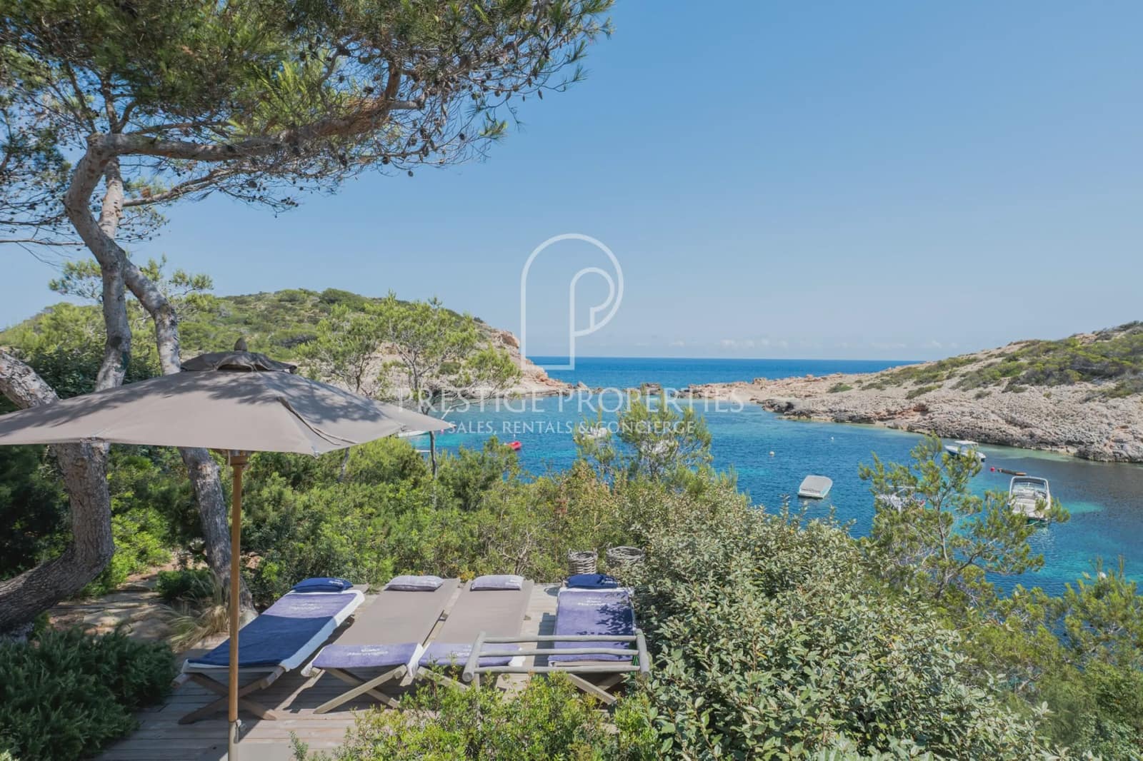 4 slaapkamer Villa te koop in Sant Joan de Labritja met garage - € 6.900.000 (Ref: 9921582)