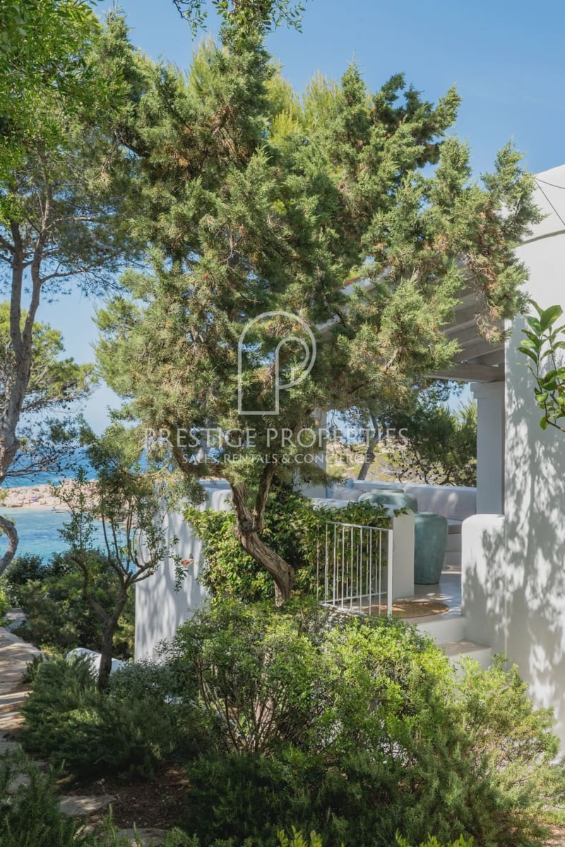 4 slaapkamer Villa te koop in Sant Joan de Labritja met garage - € 6.900.000 (Ref: 9921582)