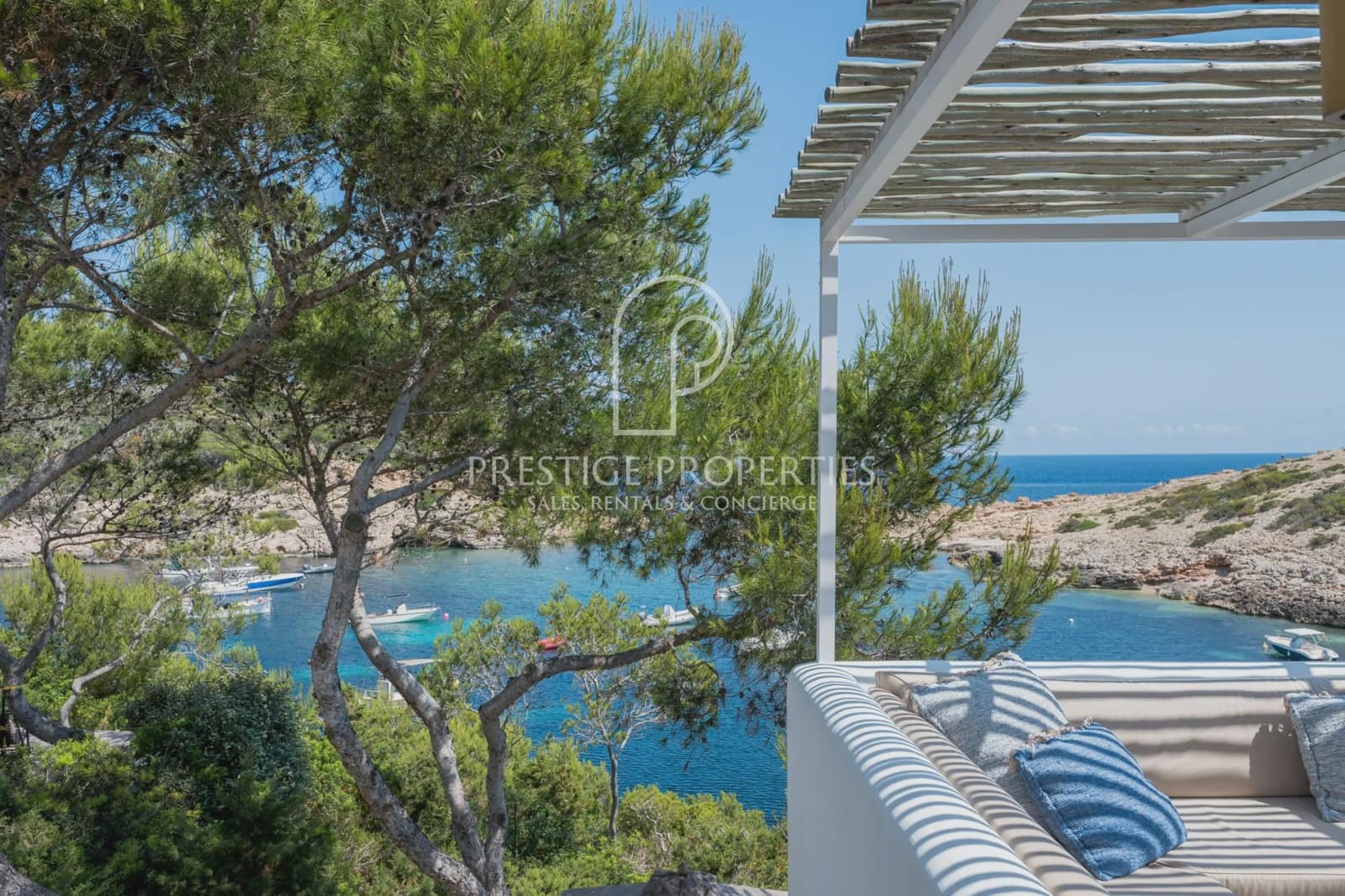 4 slaapkamer Villa te koop in Sant Joan de Labritja met garage - € 6.900.000 (Ref: 9921582)