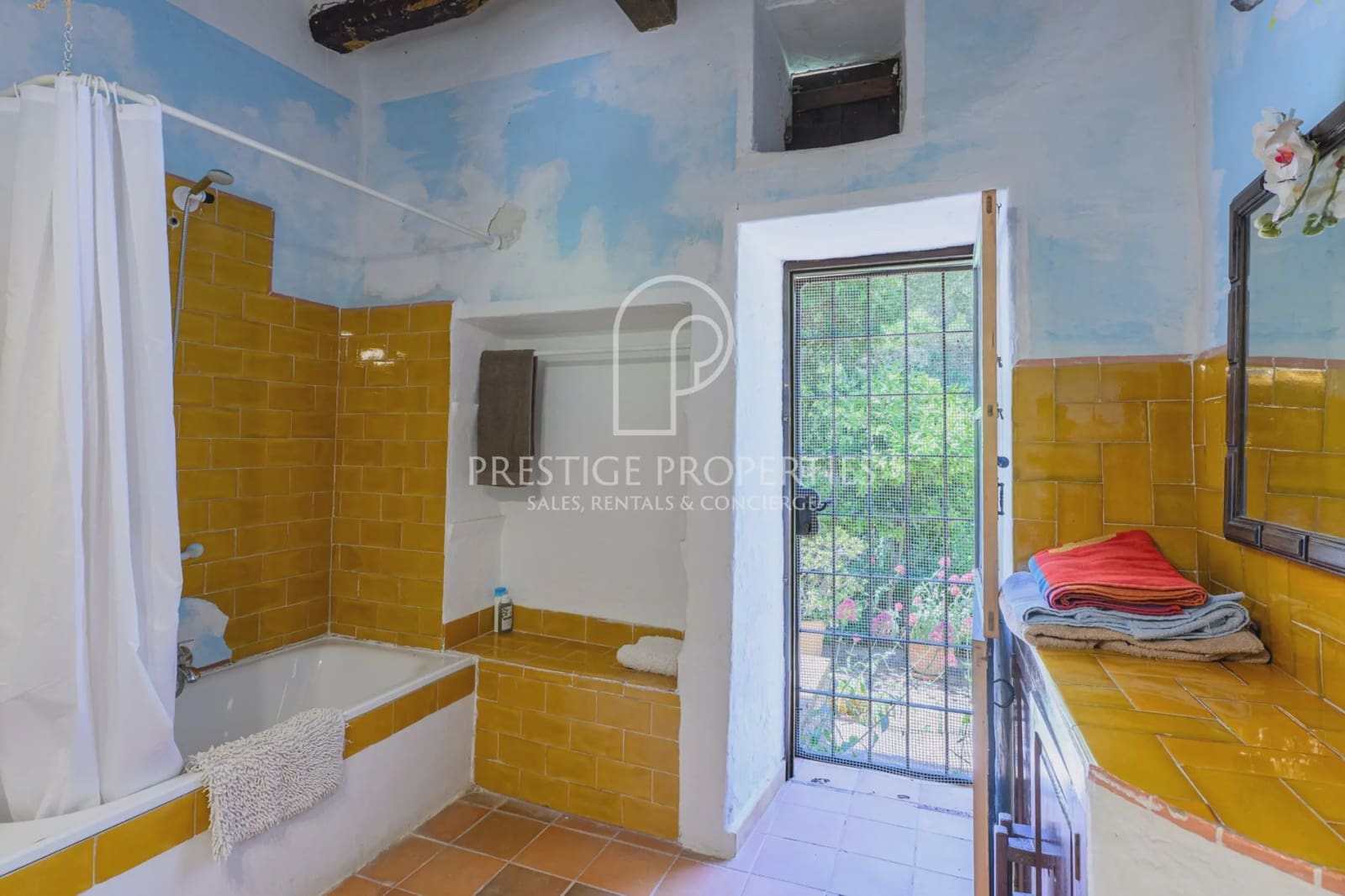 5 soveværelse Finca/Landehus til salg i Santa Eulalia / Santa Eularia med swimmingpool garage - € 3.700.000 (Ref: 9926606)