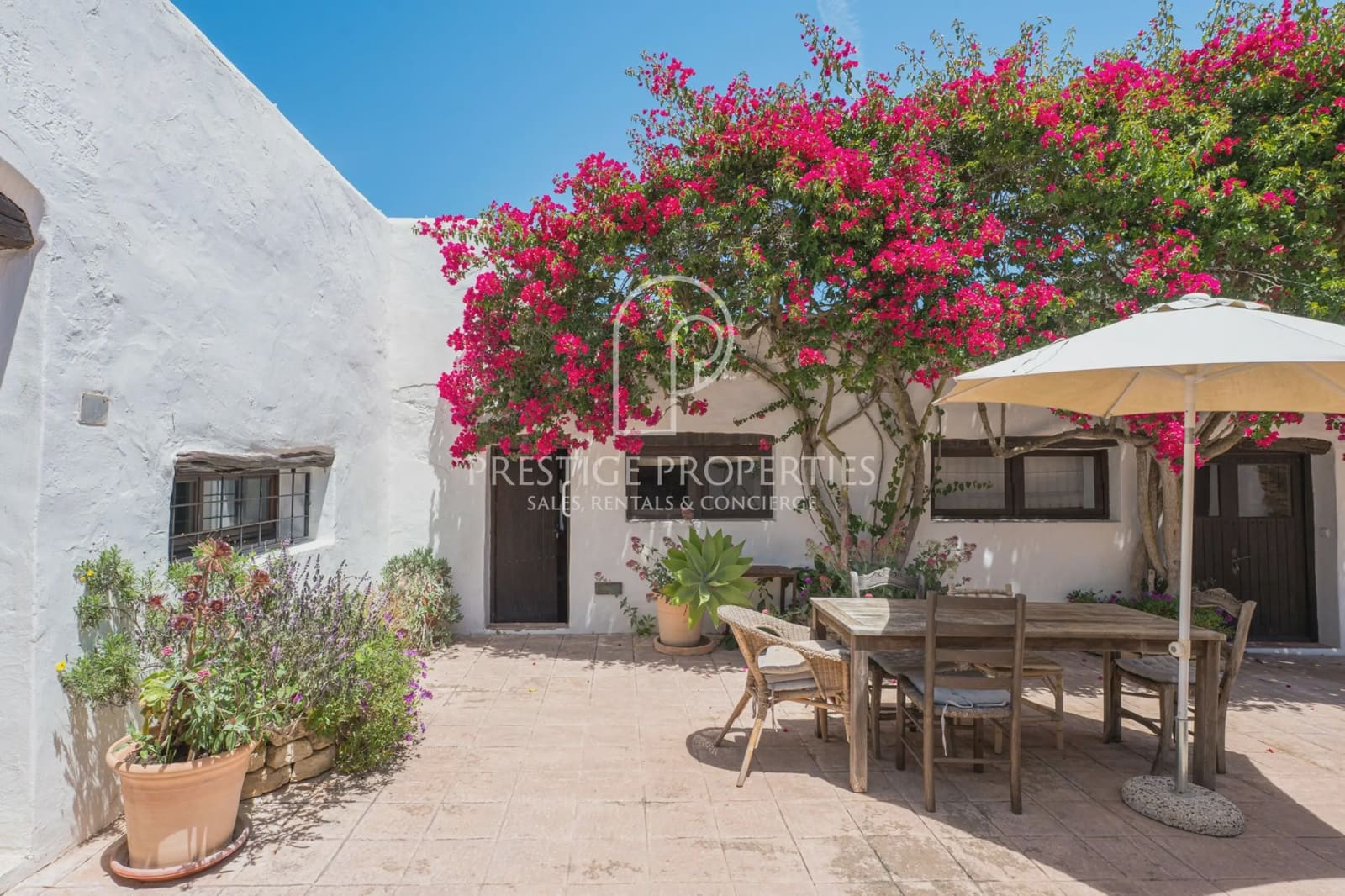 5 soveværelse Finca/Landehus til salg i Santa Eulalia / Santa Eularia med swimmingpool garage - € 3.700.000 (Ref: 9926606)