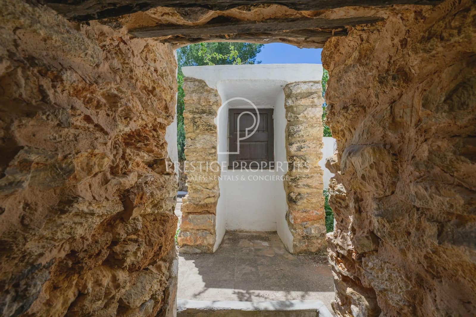 5 soveværelse Finca/Landehus til salg i Santa Eulalia / Santa Eularia med swimmingpool garage - € 3.700.000 (Ref: 9926606)