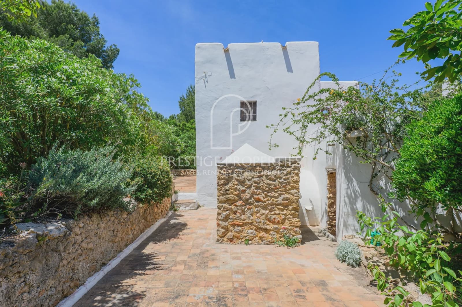 5 soveværelse Finca/Landehus til salg i Santa Eulalia / Santa Eularia med swimmingpool garage - € 3.700.000 (Ref: 9926606)