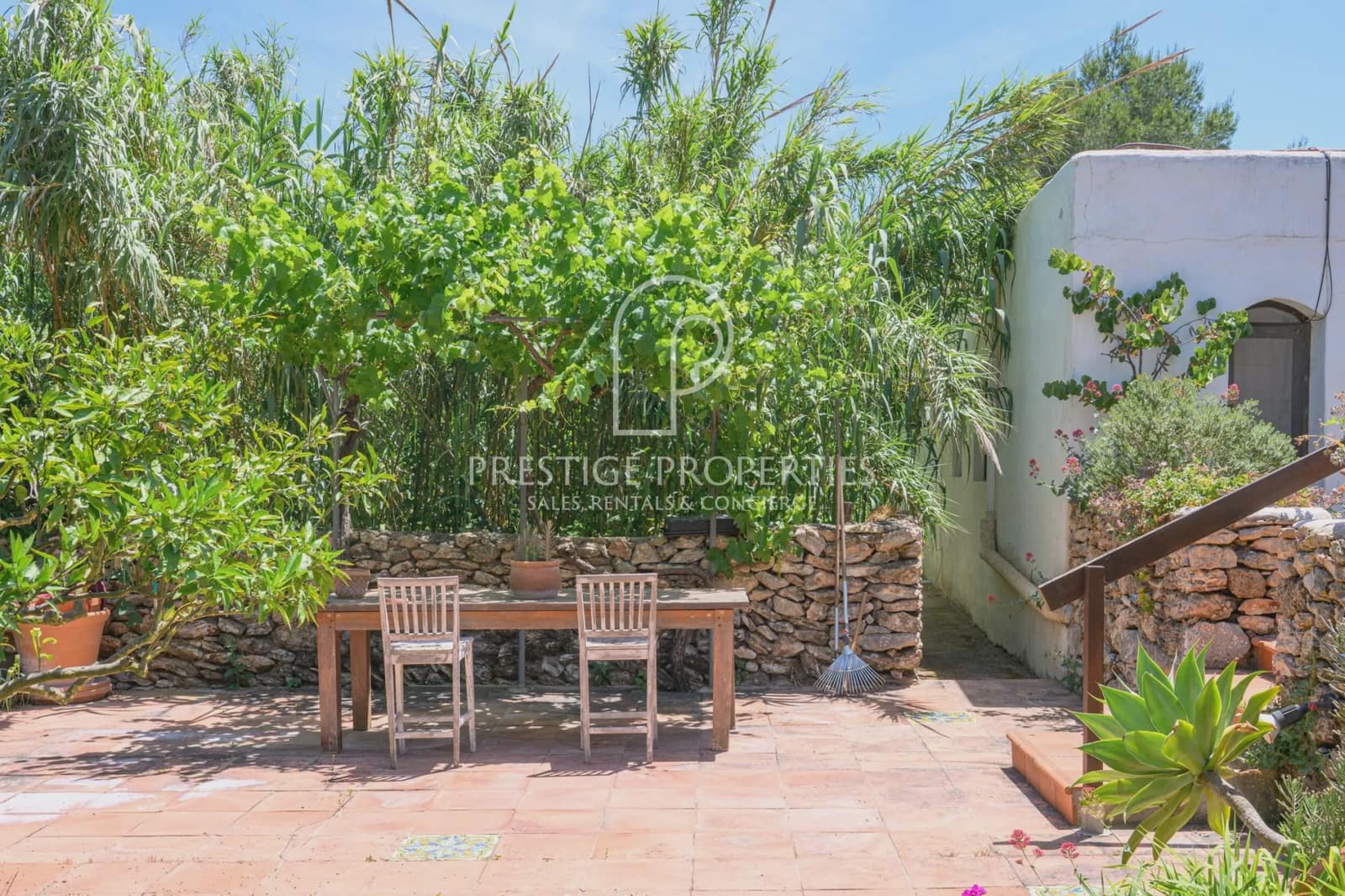 5 soveværelse Finca/Landehus til salg i Santa Eulalia / Santa Eularia med swimmingpool garage - € 3.700.000 (Ref: 9926606)
