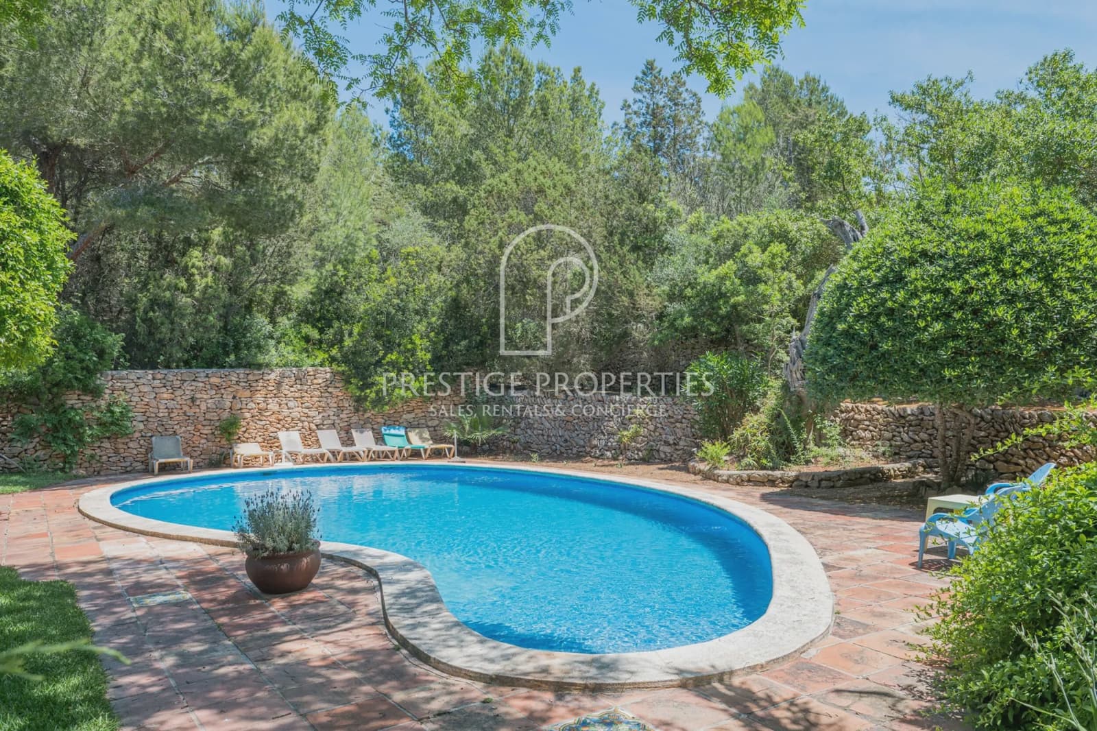 5 soveværelse Finca/Landehus til salg i Santa Eulalia / Santa Eularia med swimmingpool garage - € 3.700.000 (Ref: 9926606)
