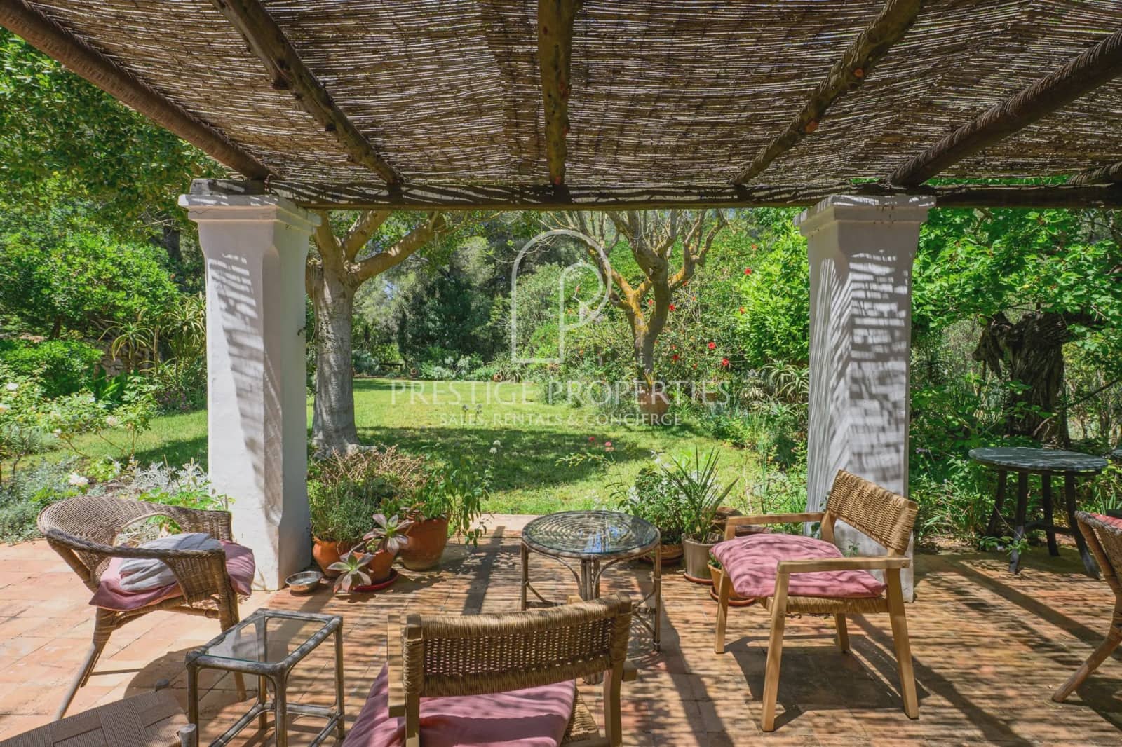 5 soveværelse Finca/Landehus til salg i Santa Eulalia / Santa Eularia med swimmingpool garage - € 3.700.000 (Ref: 9926606)