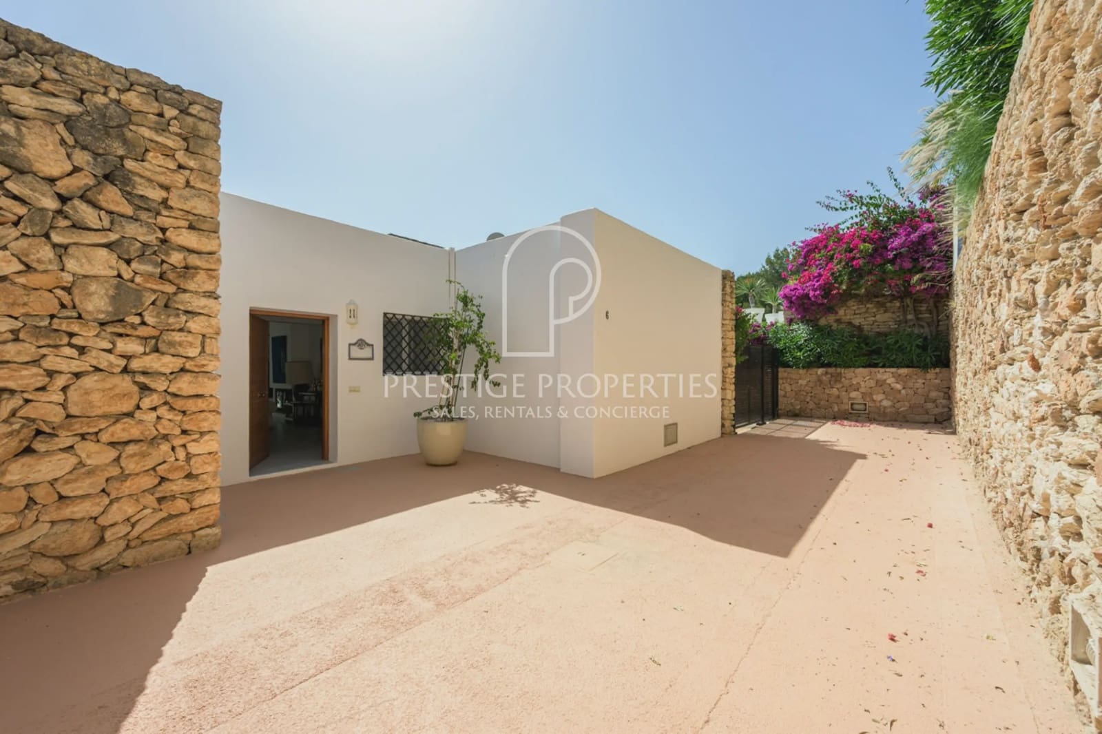 2 bedroom Terraced Villa for sale in Santa Eulalia / Santa Eularia with pool garage - € 1,400,000 (Ref: 9928628)