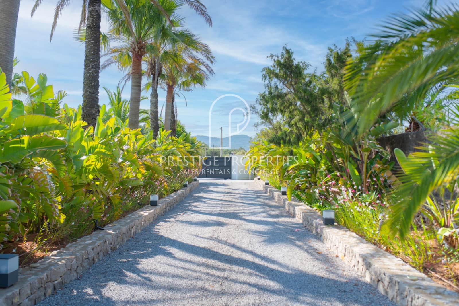 Chalet de 9 habitaciones en Santa Eulalia / Santa Eularia en venta con piscina garaje - 7.500.000 € (Ref: 9956687)