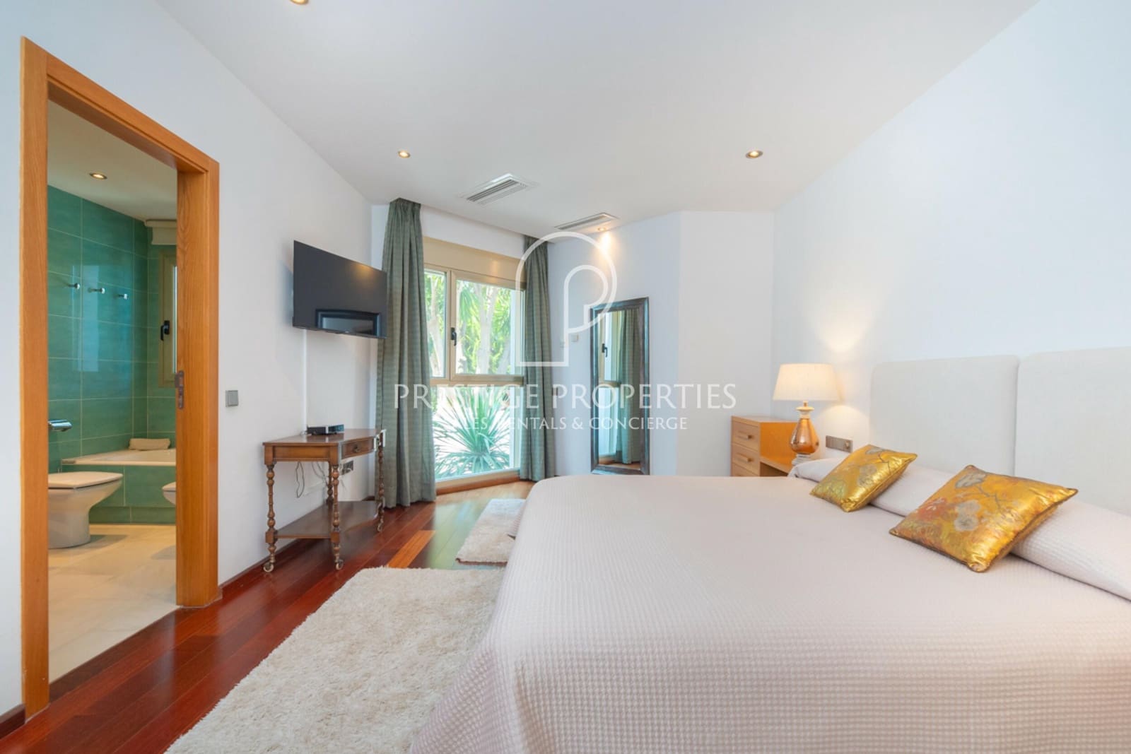 Chalet de 9 habitaciones en Santa Eulalia / Santa Eularia en venta con piscina garaje - 7.500.000 € (Ref: 9956687)