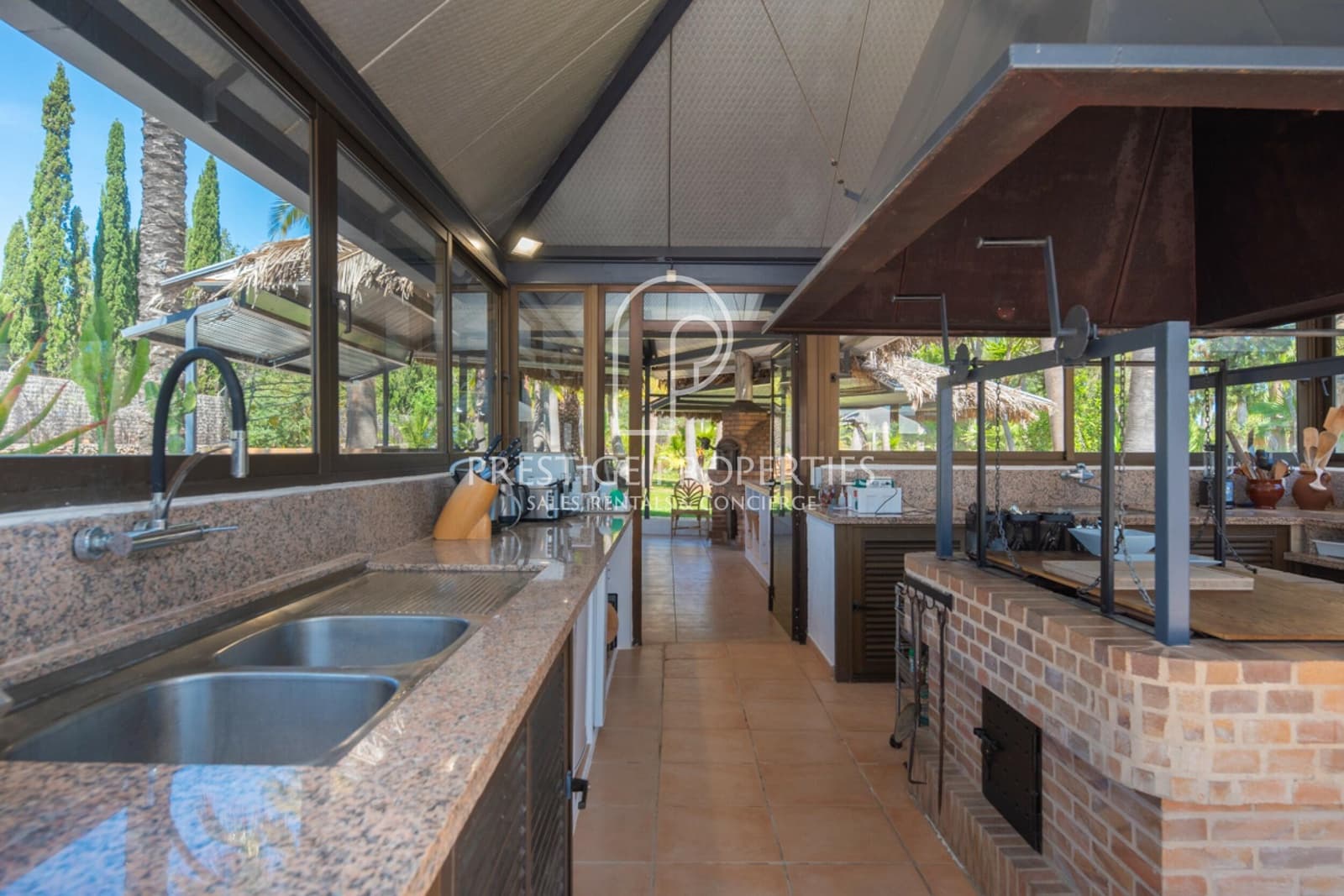 Chalet de 9 habitaciones en Santa Eulalia / Santa Eularia en venta con piscina garaje - 7.500.000 € (Ref: 9956687)