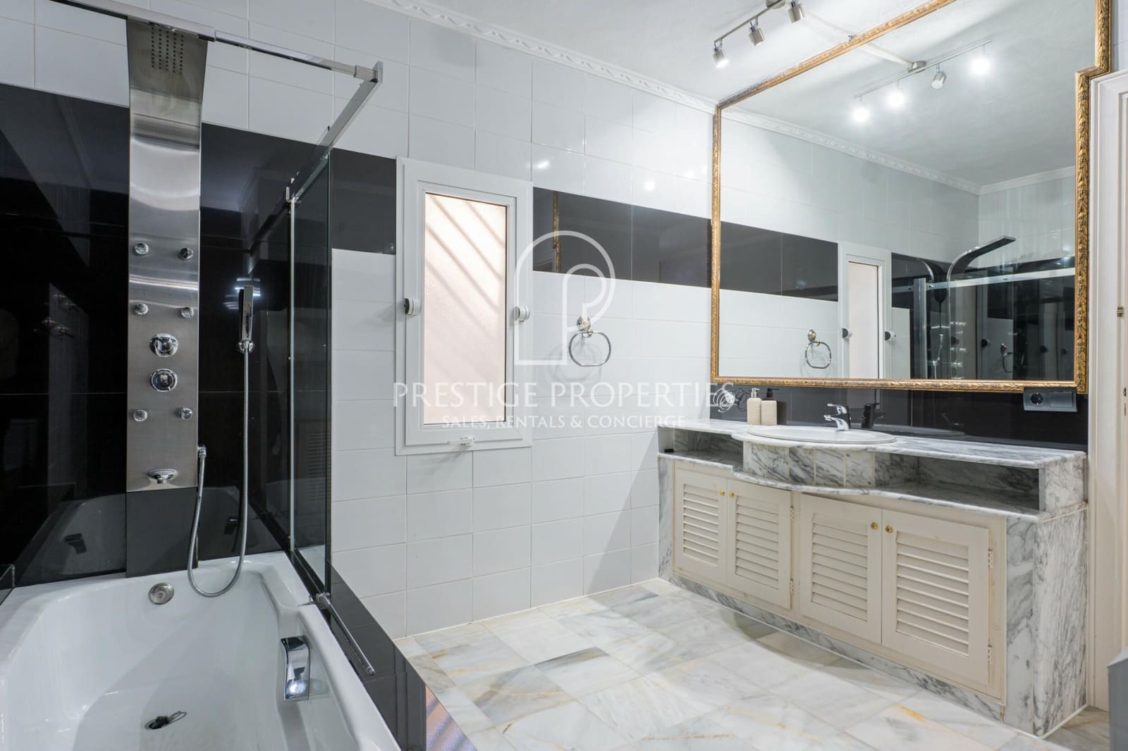 12 makuuhuone Huvila myytävänä paikassa Santa Eulalia / Santa Eularia mukana uima-altaan 
autotalli - 13 500 000 € (Ref: 9986228)