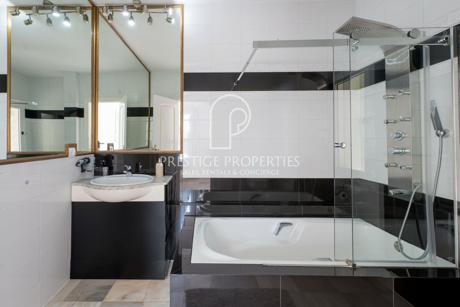 12 makuuhuone Huvila myytävänä paikassa Santa Eulalia / Santa Eularia mukana uima-altaan 
autotalli - 13 500 000 € (Ref: 9986228)
