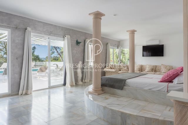 12 sypialnia Willa na sprzedaż w Santa Eulalia / Santa Eularia z basenem garażem - 13 500 000 € (Ref: 9986228)