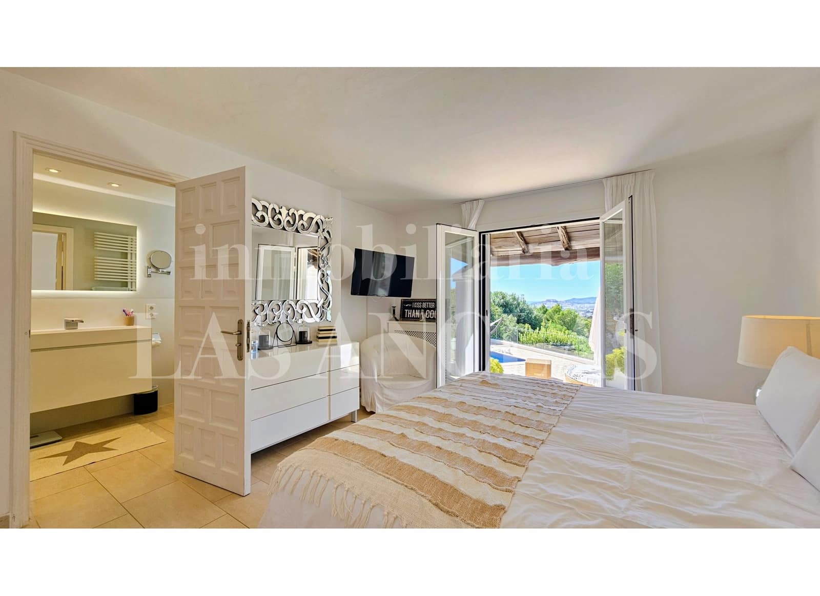 4 quarto Moradia para venda em Nuestra Senora de Jesus com piscina garagem - 2 900 000 € (Ref: 10113489)
