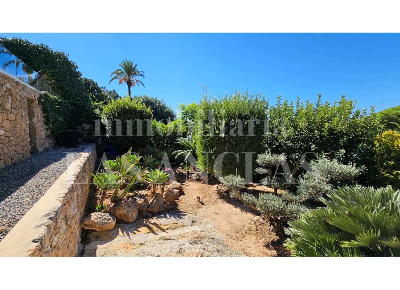 4 bedroom Villa for sale in Nuestra Senora de Jesus with pool garage - € 2,900,000 (Ref: 10113489)