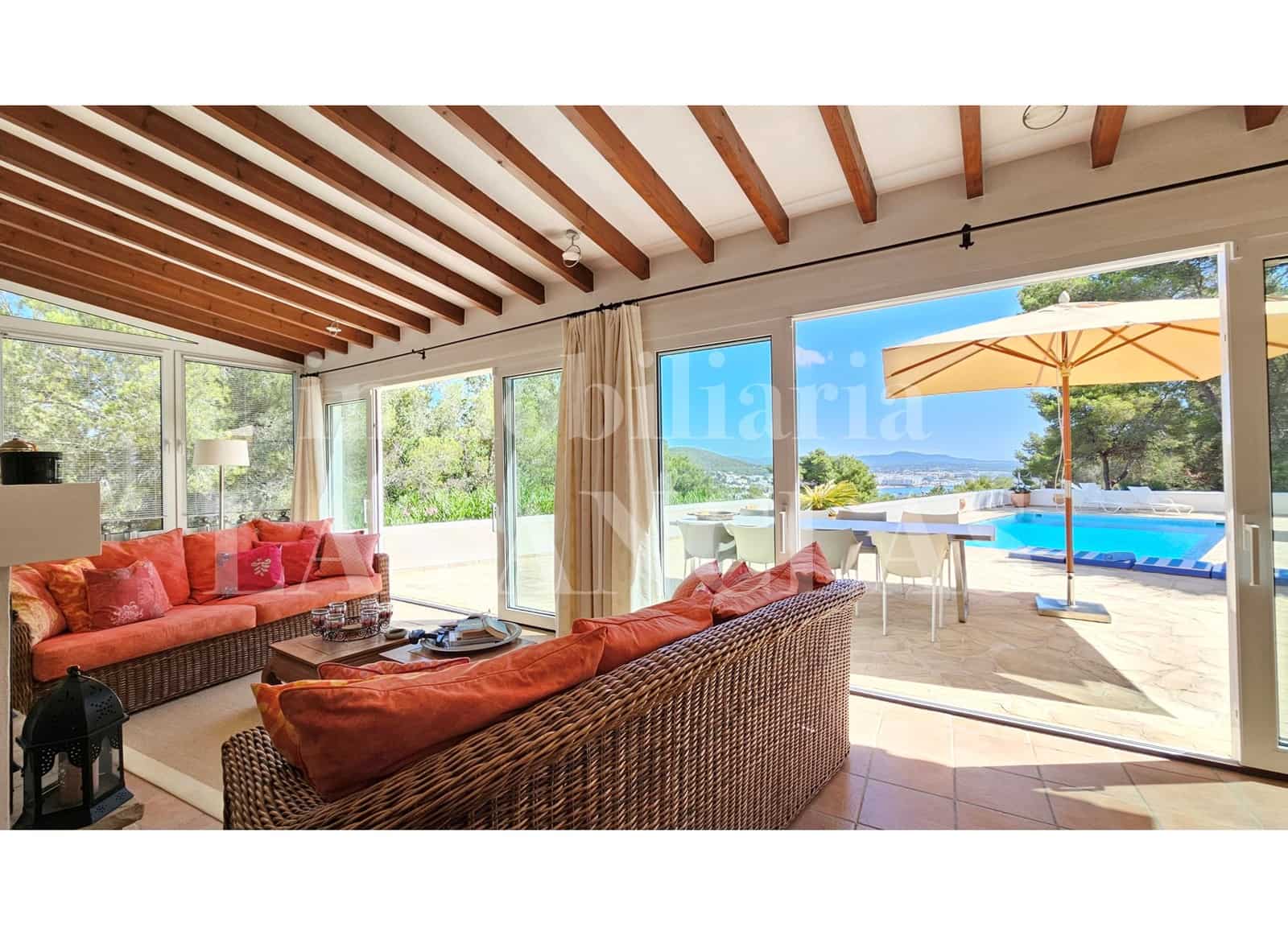 4 bedroom Villa for sale in La Siesta with pool garage - € 2,850,000 (Ref: 10121089)