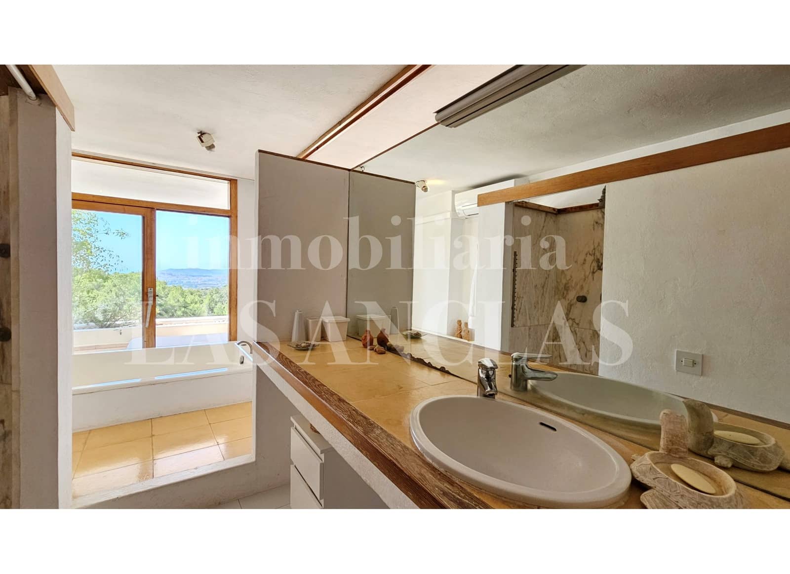 3 chambre Villa/Maison Mitoyenne à vendre à Nuestra Senora de Jesus avec piscine garage - 2 200 000 € (Ref: 10163502)