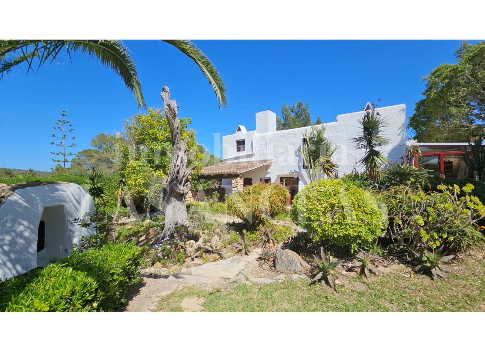 5 soveværelse Finca/Landehus til salg i Ibiza by med swimmingpool garage - € 2.600.000 (Ref: 9312101)