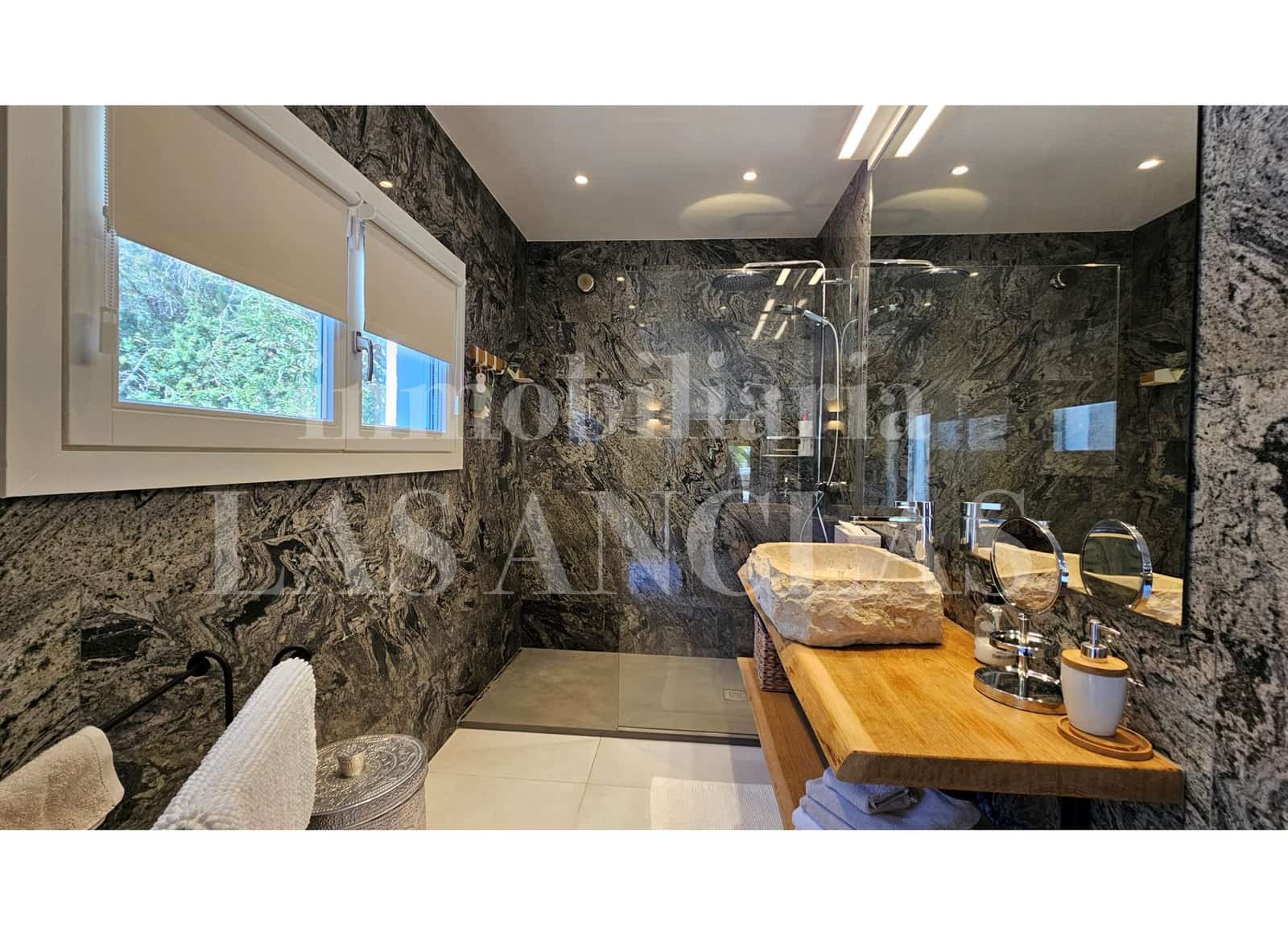 5 soveværelse Villa til salg i Es Cubells med swimmingpool garage - € 3.500.000 (Ref: 9354509)