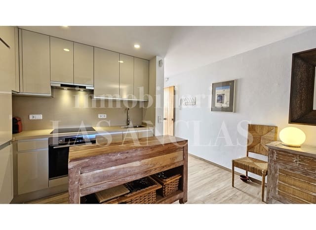 2 slaapkamer Rijtjeshuis te koop in Talamanca, Ibiza dorp - € 848.000 (Ref: 9438455)