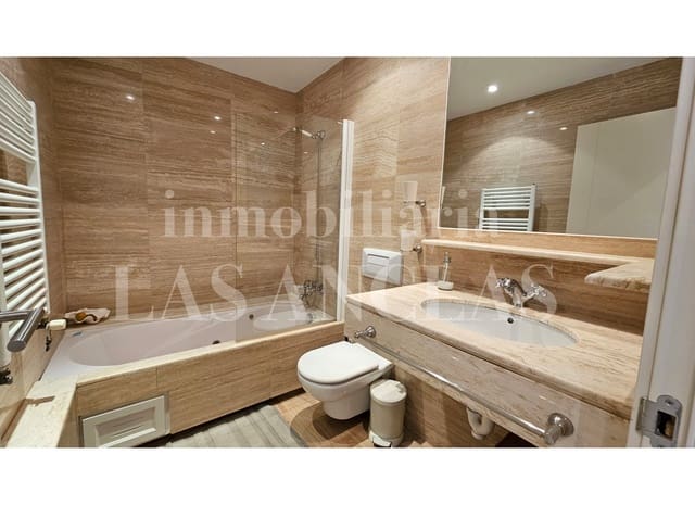 2 slaapkamer Rijtjeshuis te koop in Talamanca, Ibiza dorp - € 848.000 (Ref: 9438455)