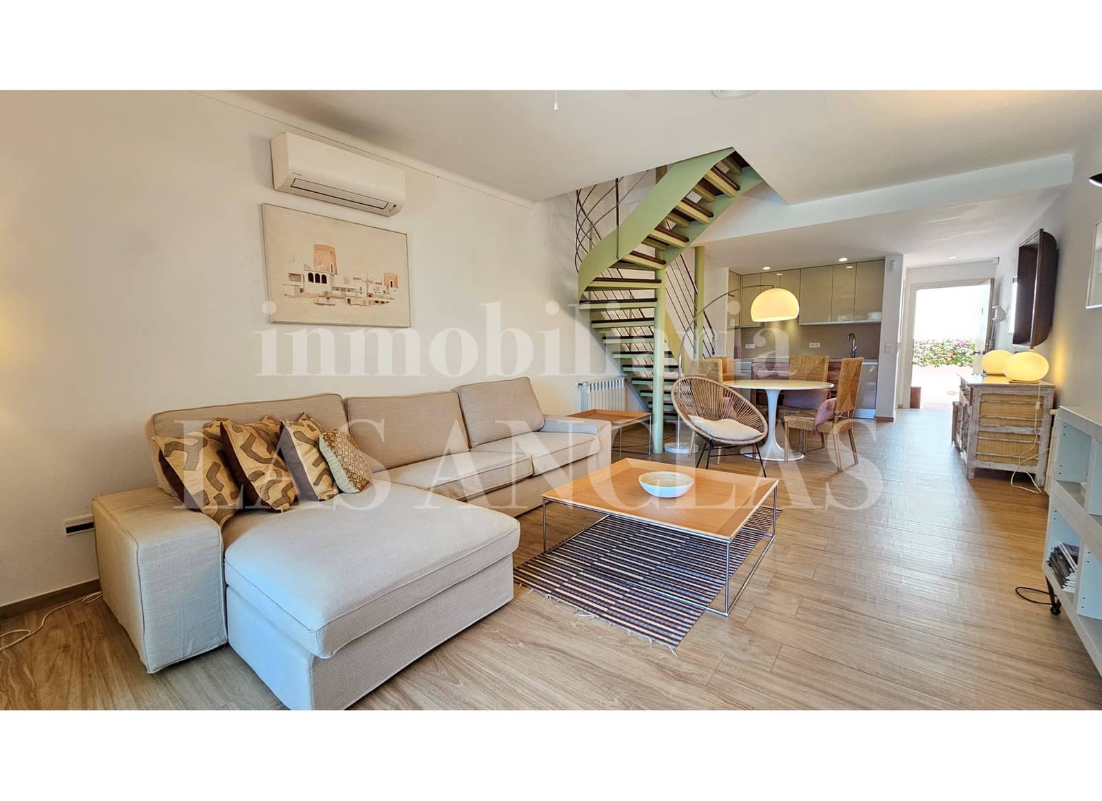 2 slaapkamer Rijtjeshuis te koop in Talamanca - € 848.000 (Ref: 9438455)