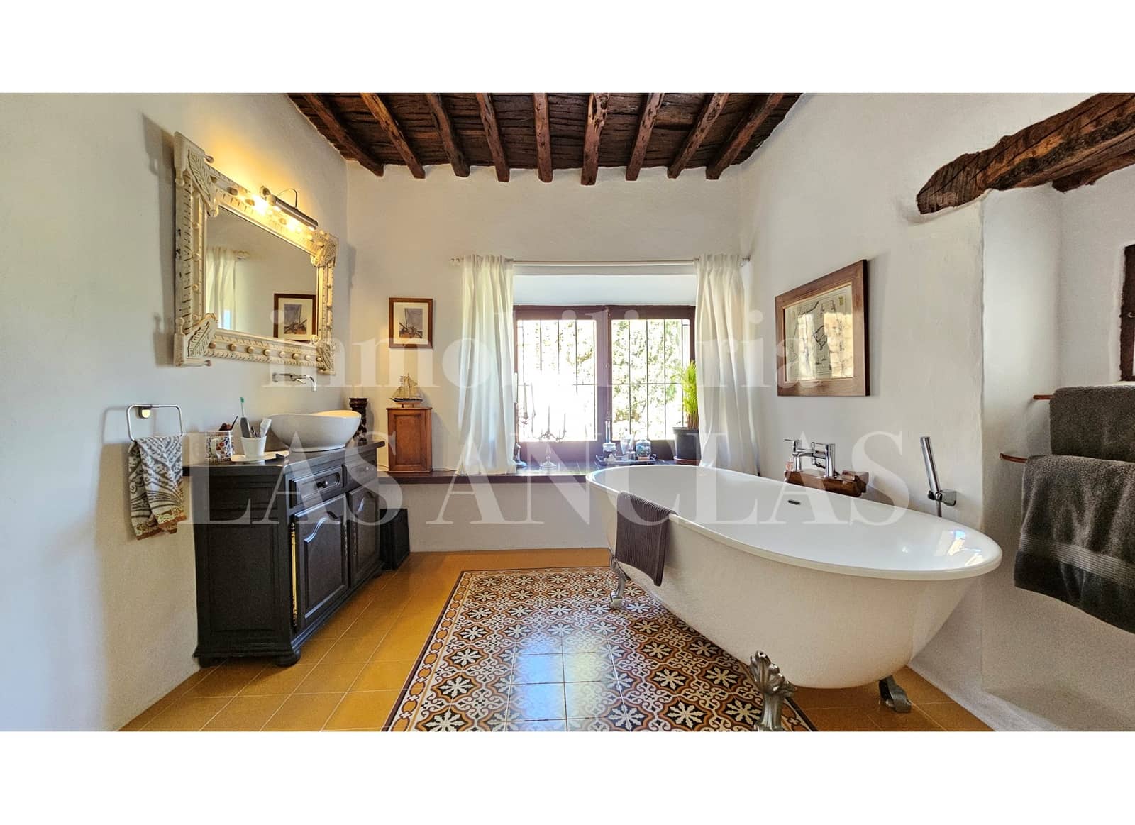 6 bedroom Finca/Country House for sale in San Jose / Sant Josep de Sa Talaia with garage - € 3,900,000 (Ref: 9585218)