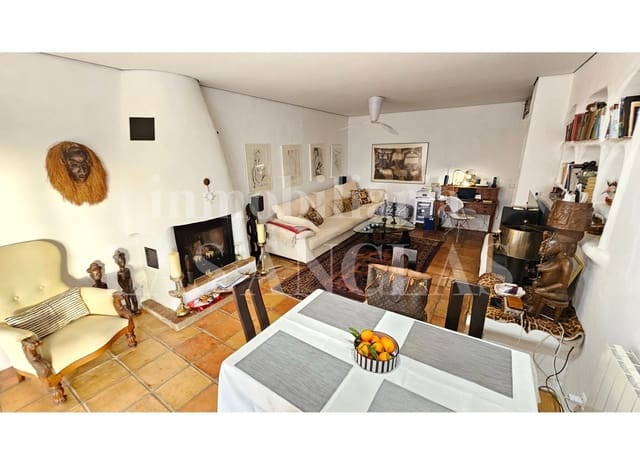 2 sypialnia Dom blizniak na sprzedaż w Santa Eulalia / Santa Eularia z basenem - 1 200 000 € (Ref: 9598456)