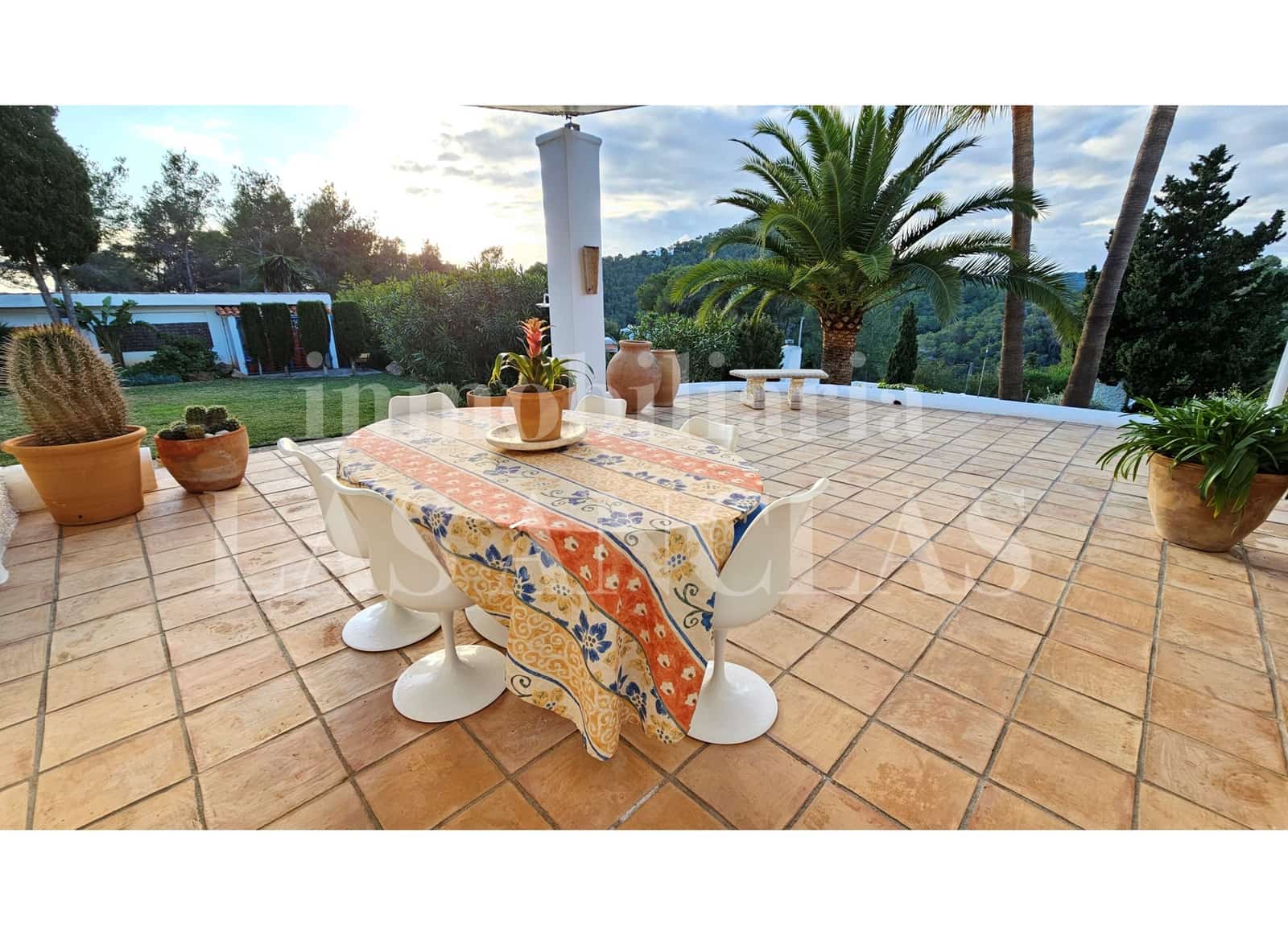 2 sypialnia Dom blizniak na sprzedaż w Santa Eulalia / Santa Eularia z basenem - 1 200 000 € (Ref: 9598456)