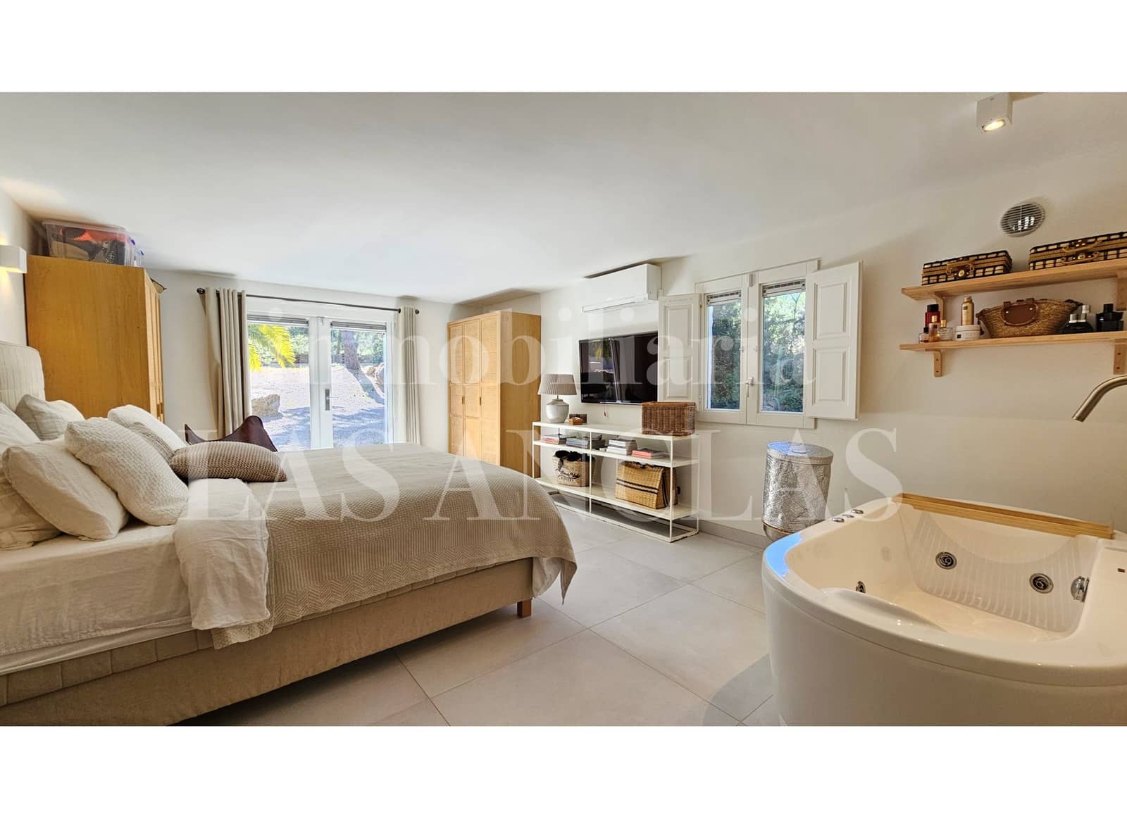 5 sovrum Villa till salu i Es Cubells med pool garage - 3 500 000 € (Ref: 9598457)