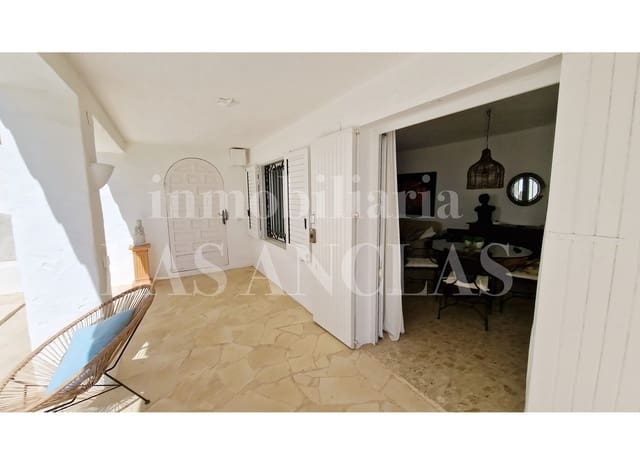 Chalet de 4 habitaciones en Cala Salada, Sant Antoni de Portmany en venta con piscina garaje - 1.950.000 € (Ref: 9614035)