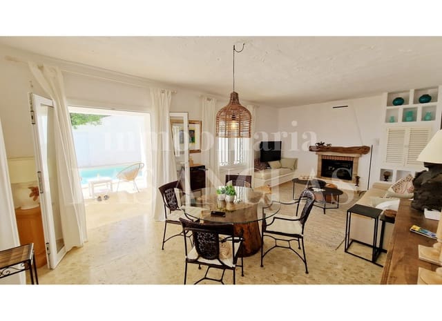 Chalet de 4 habitaciones en Cala Salada, Sant Antoni de Portmany en venta con piscina garaje - 1.950.000 € (Ref: 9614035)