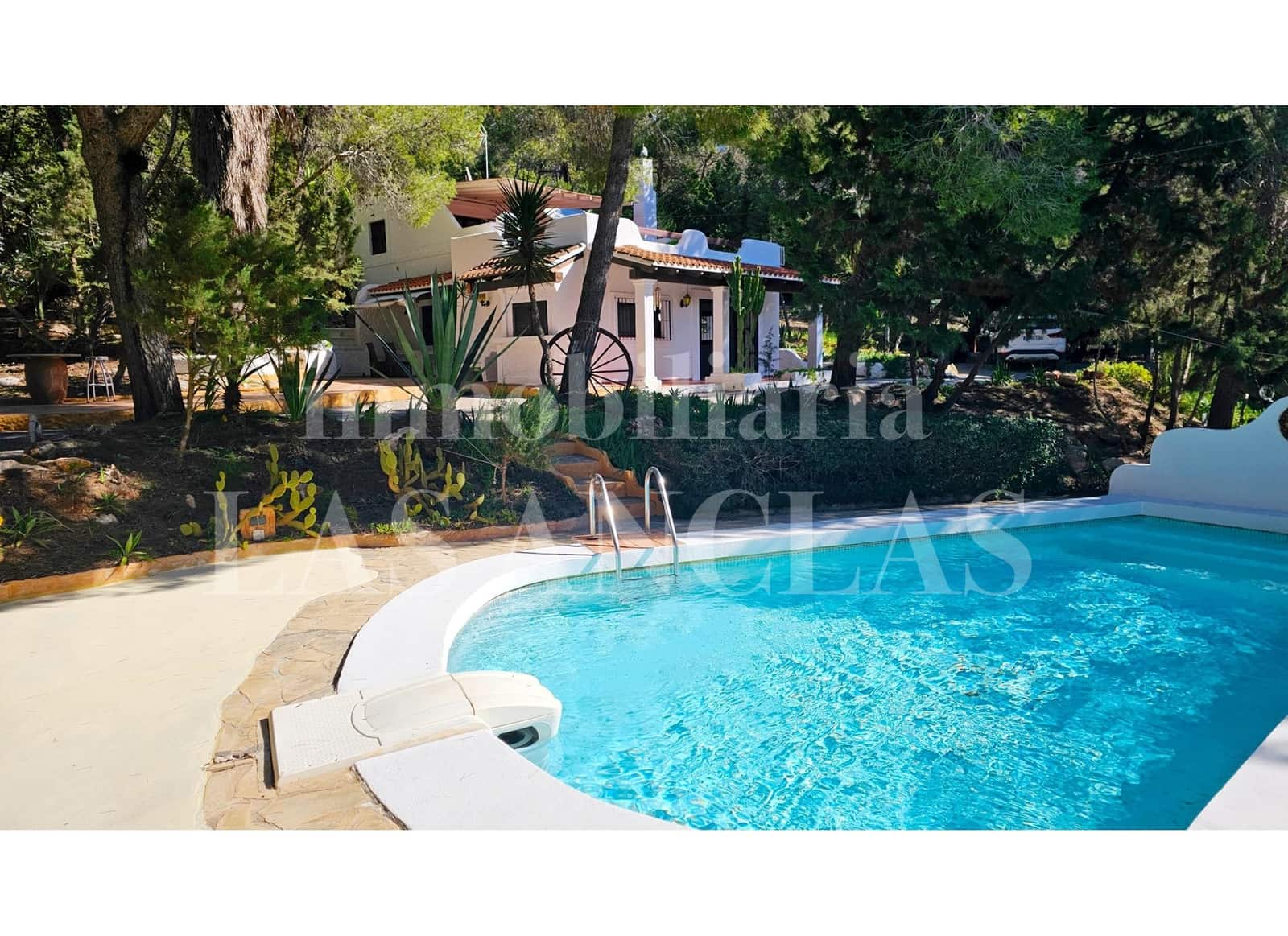 Chalet de 2 habitaciones en Santa Eulalia / Santa Eularia en venta con piscina - 1.275.000 € (Ref: 9646117)