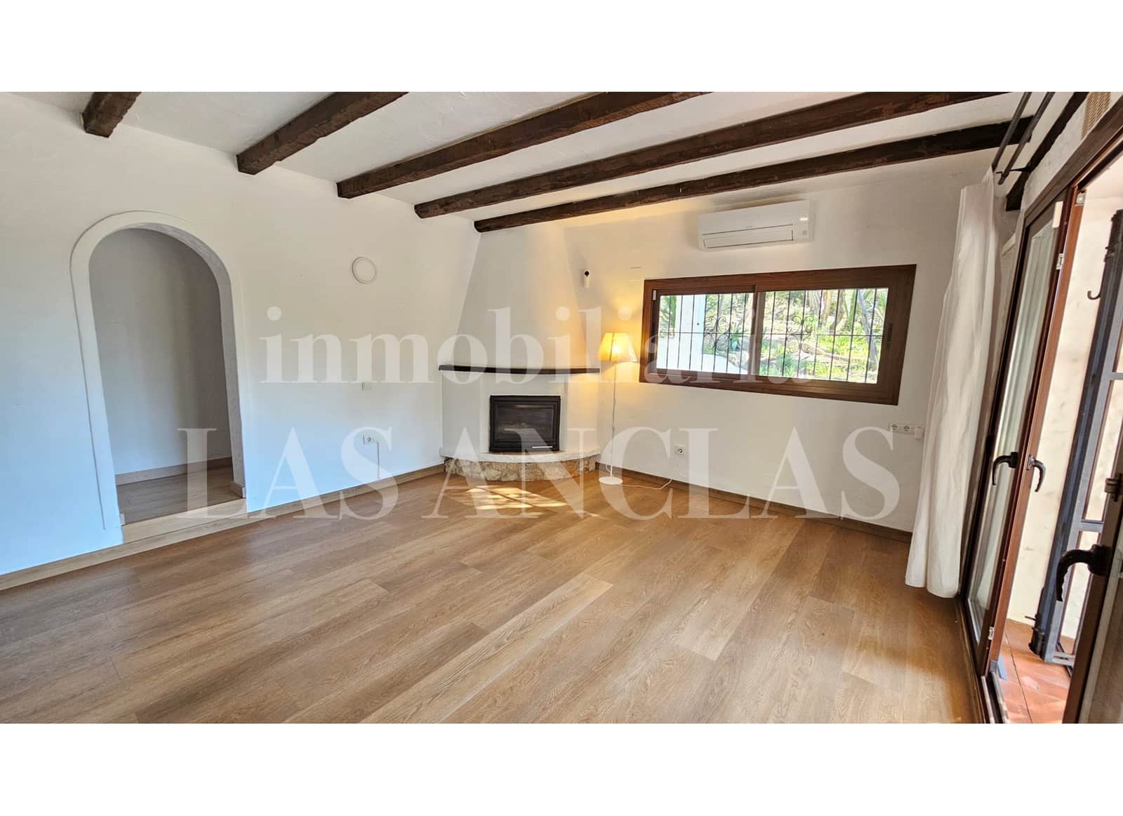 Chalet de 2 habitaciones en Santa Eulalia / Santa Eularia en venta con piscina - 1.275.000 € (Ref: 9646117)