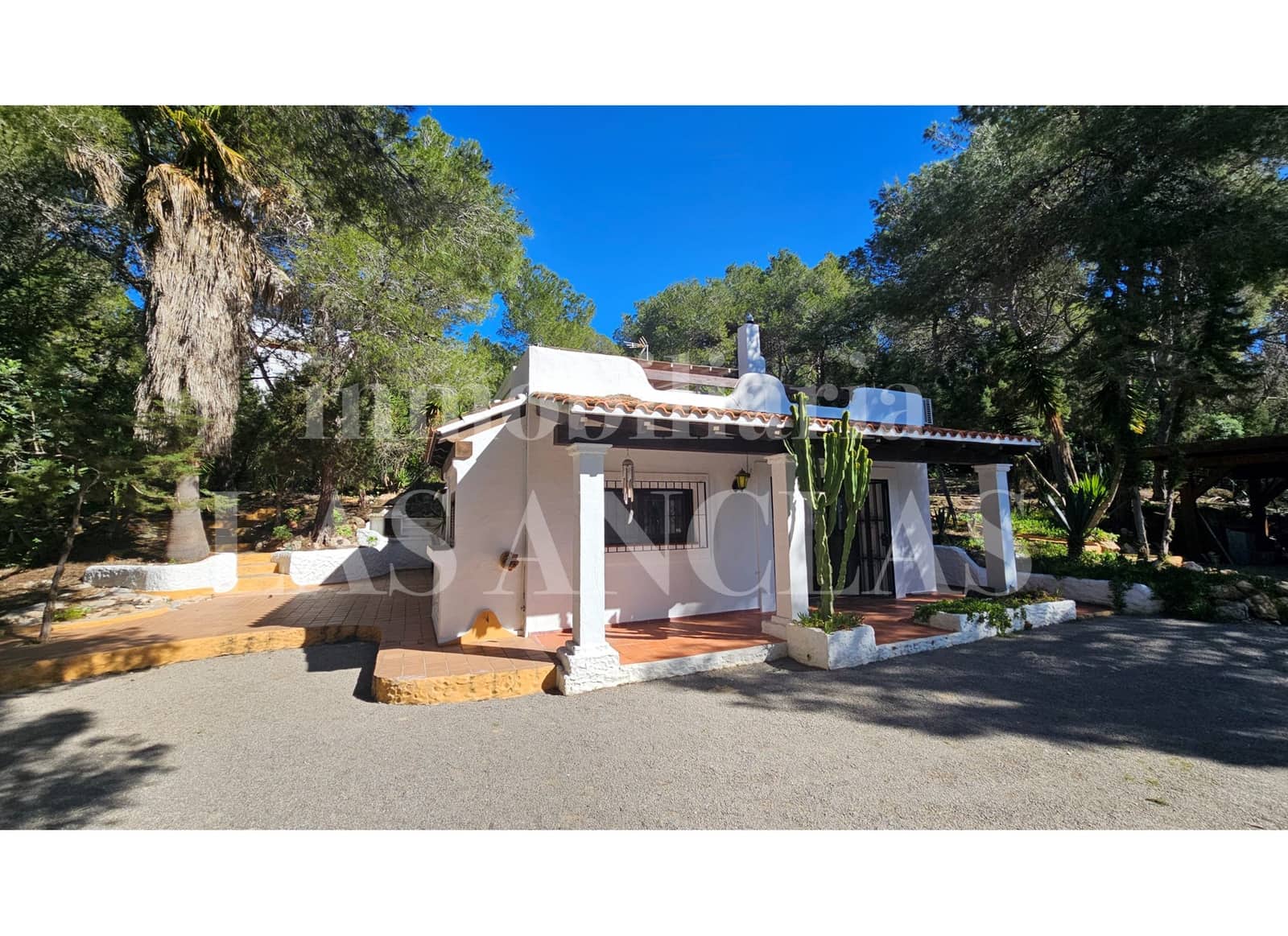Chalet de 2 habitaciones en Santa Eulalia / Santa Eularia en venta con piscina - 1.275.000 € (Ref: 9646117)