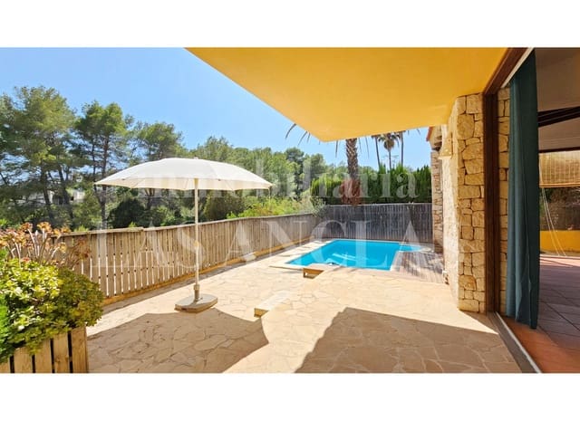 2 bedroom Villa for sale in Cala Llonga, Santa Eulalia / Santa Eularia with pool - € 1,490,000 (Ref: 9676432)