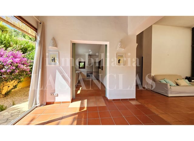 2 bedroom Villa for sale in Cala Llonga, Santa Eulalia / Santa Eularia with pool - € 1,490,000 (Ref: 9676432)
