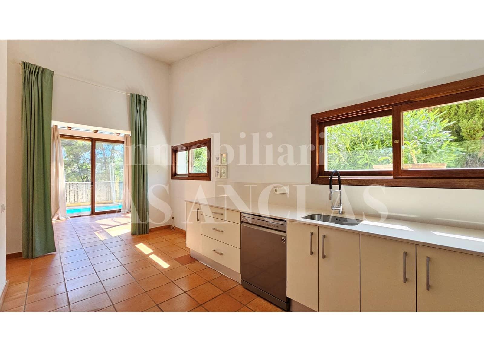 2 bedroom Villa for sale in Cala Llonga with pool - € 1,295,000 (Ref: 9700058)