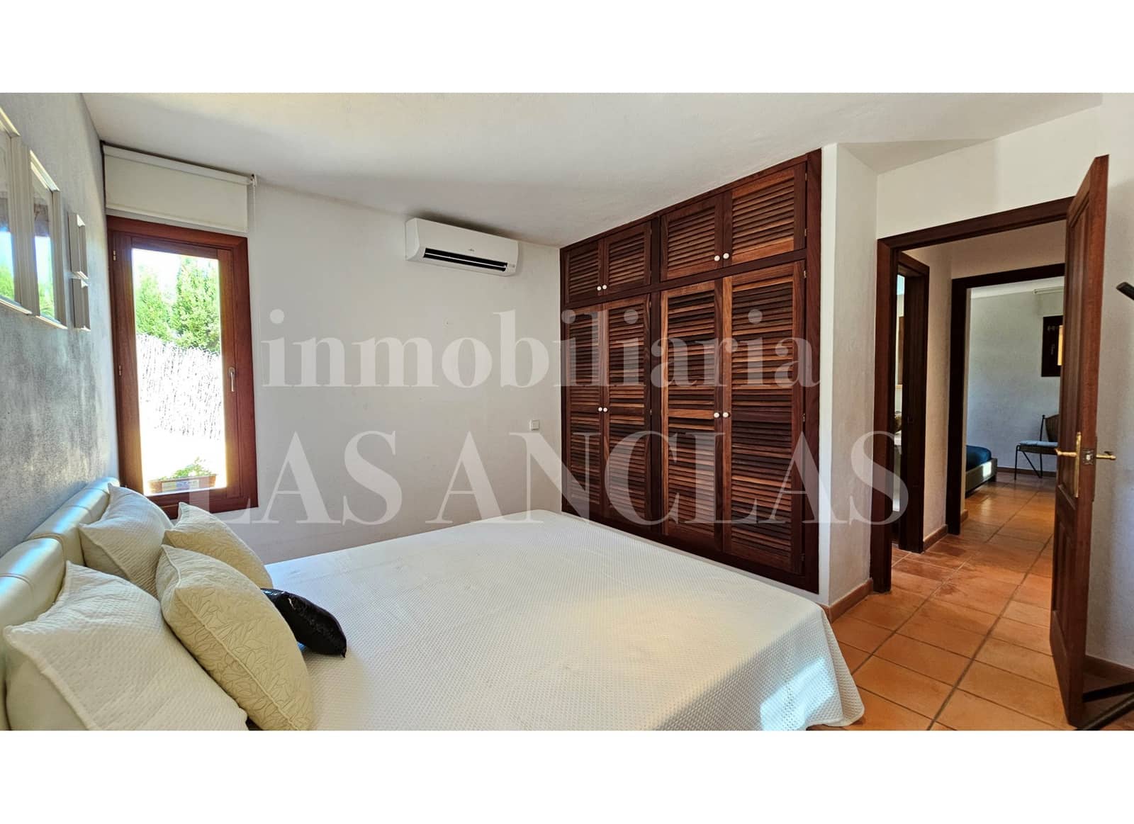 2 bedroom Villa for sale in Cala Llonga with pool - € 1,295,000 (Ref: 9700058)