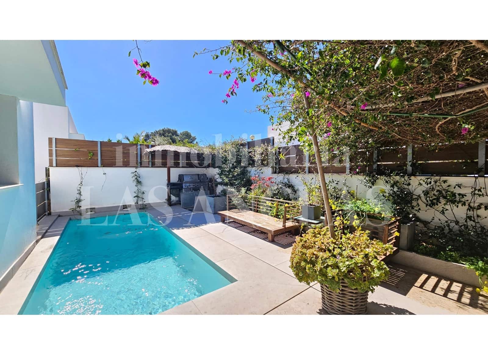 2 slaapkamer Halfvrijstaande villa te koop in Talamanca met zwembad garage - € 1.790.000 (Ref: 9707907)