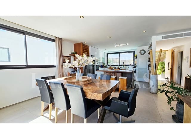 2 slaapkamer Halfvrijstaande villa te koop in Talamanca, Ibiza dorp met zwembad garage - € 1.790.000 (Ref: 9707907)