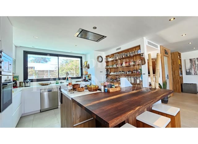 2 slaapkamer Halfvrijstaande villa te koop in Talamanca, Ibiza dorp met zwembad garage - € 1.790.000 (Ref: 9707907)