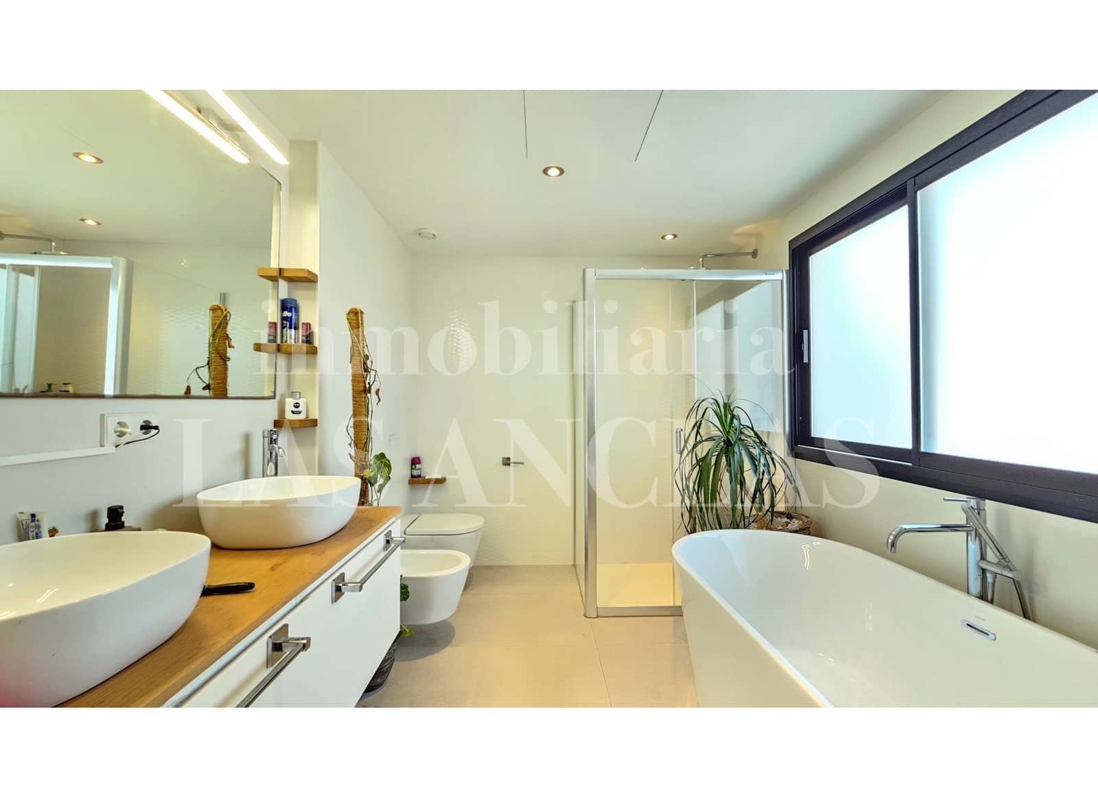 2 slaapkamer Halfvrijstaande villa te koop in Talamanca met zwembad garage - € 1.790.000 (Ref: 9707907)