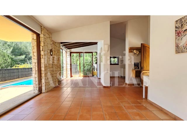 Chalet de 2 habitaciones en Cala Llonga, Santa Eulalia / Santa Eularia en venta con piscina - 1.295.000 € (Ref: 9714298)