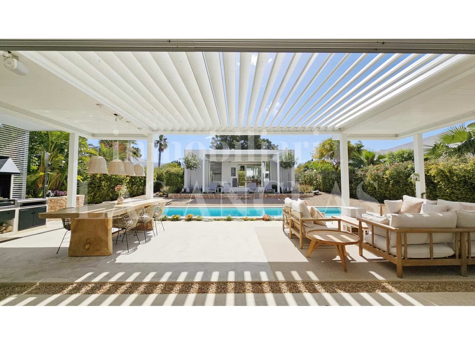 3 soveværelse Villa til salg i Cala Llenya med swimmingpool - € 2.680.000 (Ref: 9777296)