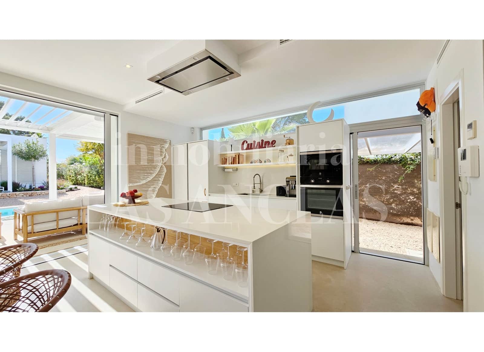 3 soveværelse Villa til salg i Cala Llenya med swimmingpool - € 2.680.000 (Ref: 9777296)