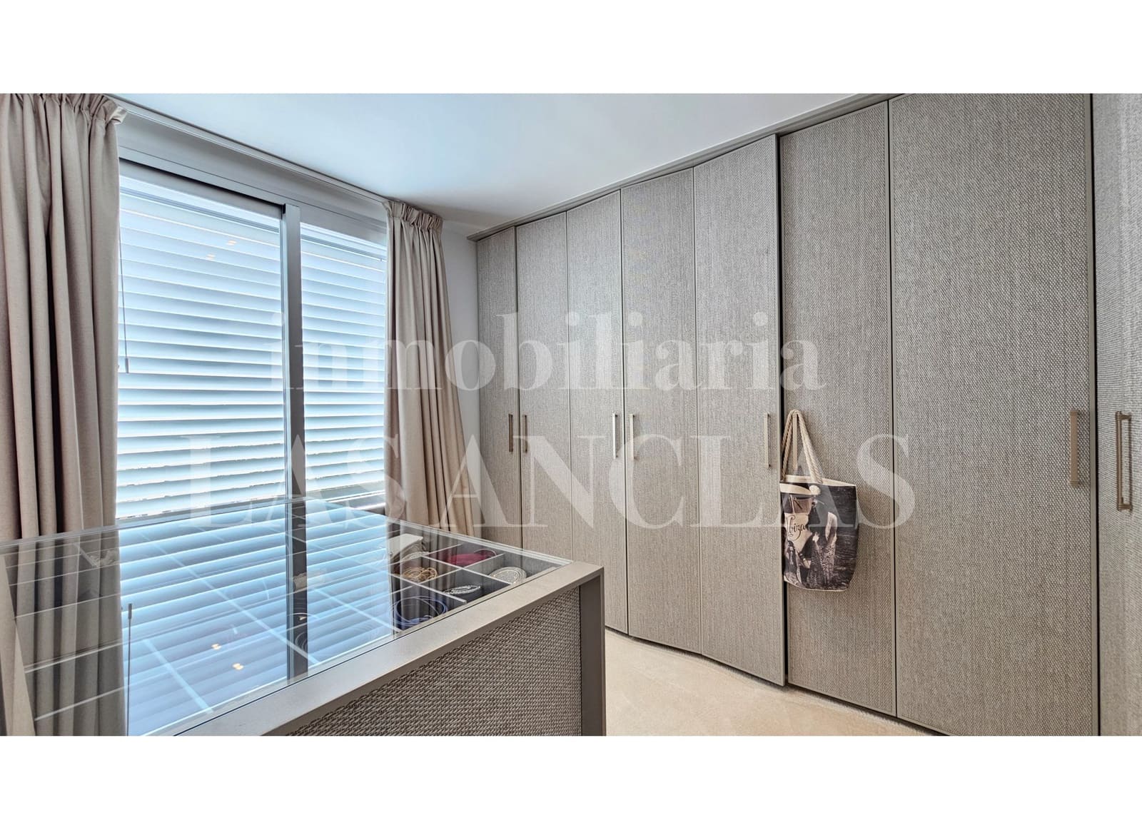 3 soveværelse Villa til salg i Cala Llenya med swimmingpool - € 2.680.000 (Ref: 9777296)