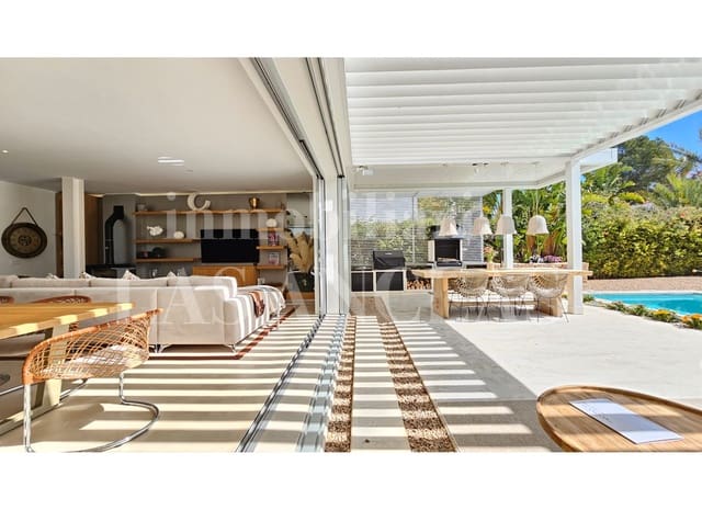 3 soveværelse Villa til salg i Cala Llenya, Santa Eulalia / Santa Eularia med swimmingpool - € 2.680.000 (Ref: 9777296)